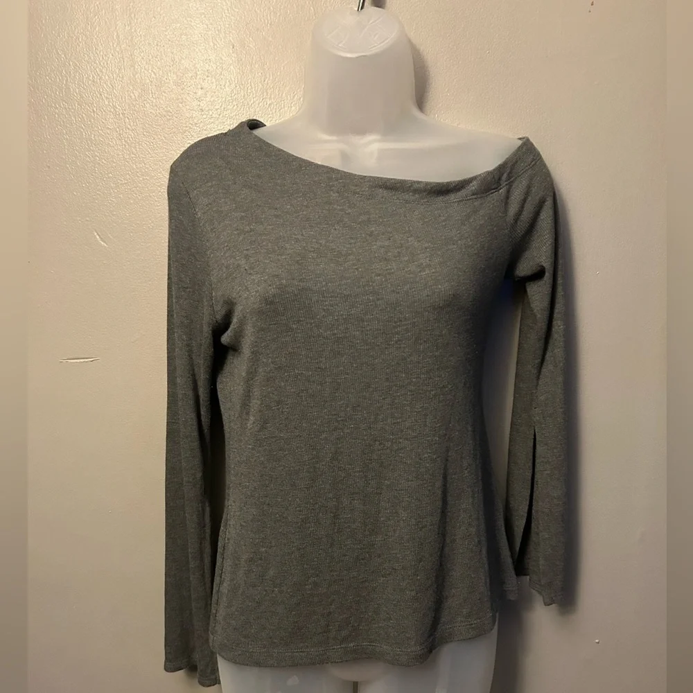 Sen Gray Off-Shoulder Long Sleeve Top - super soft ribbed split sleeve - Picture 2 of 11
